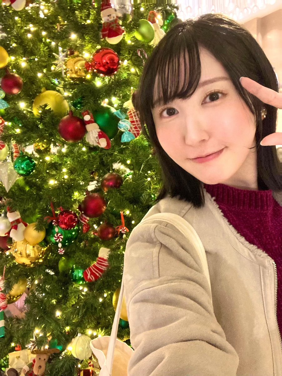 aya_minat's tweet photo. メリークリスマス！🦌⛄️🎄
お久しぶりです！
今日はクリスマスチキン作りに初挑戦してみる！！🐓 https://t.co/x8rsCCYhDf