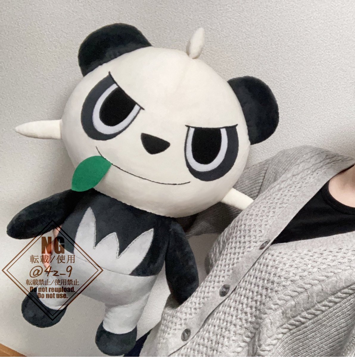 4z_9's tweet image. 等身大(約)60cmヤンチャム誕生🙌
ボア生地に苦戦し結局総手縫に…糸たくさん使った…腱鞘炎…
愛と夢と執念が詰まったデカもちヤンチャム(1kg)これは家賃発生する…
抱えると「デカ！」だけど引きで写真撮ると「こんなもんかな？」てなるから実物ヤンチャムは意外とデカい…→
#ポケモン手芸部