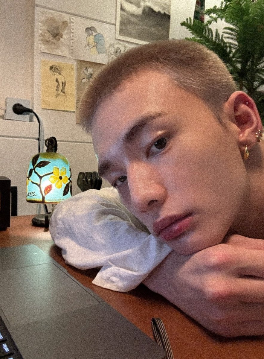 hyunjinpost's tweet photo. hynjinnnn instagram update https://t.co/gQuyR6JHfa