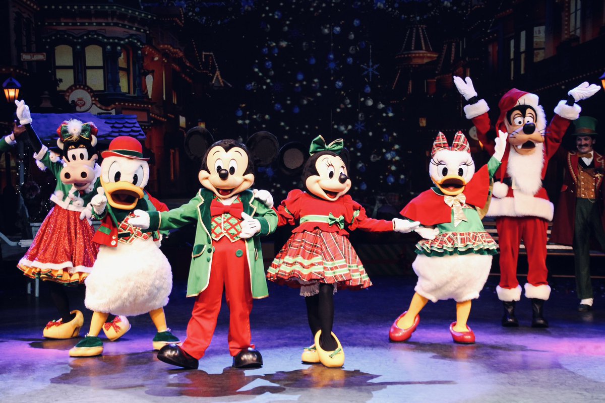 CharactersPBlog's tweet photo. From all of us, to all of you, a Very Merry Christmas! 🎄 Joyeux Noël à tous. ✨❄️🎁🎅🏻
#MickeyMouse #MinnieMouse #Goofy #DonaldDuck #DaisyDuck #Clarabelle #ClarabelleCow #DisneyXmas #DisneyParks #DisneyCharacters #DisneylandParis #DisneyFriends #DisneyXmas #HappyHolidays https://t.co/2wQl2URT5m