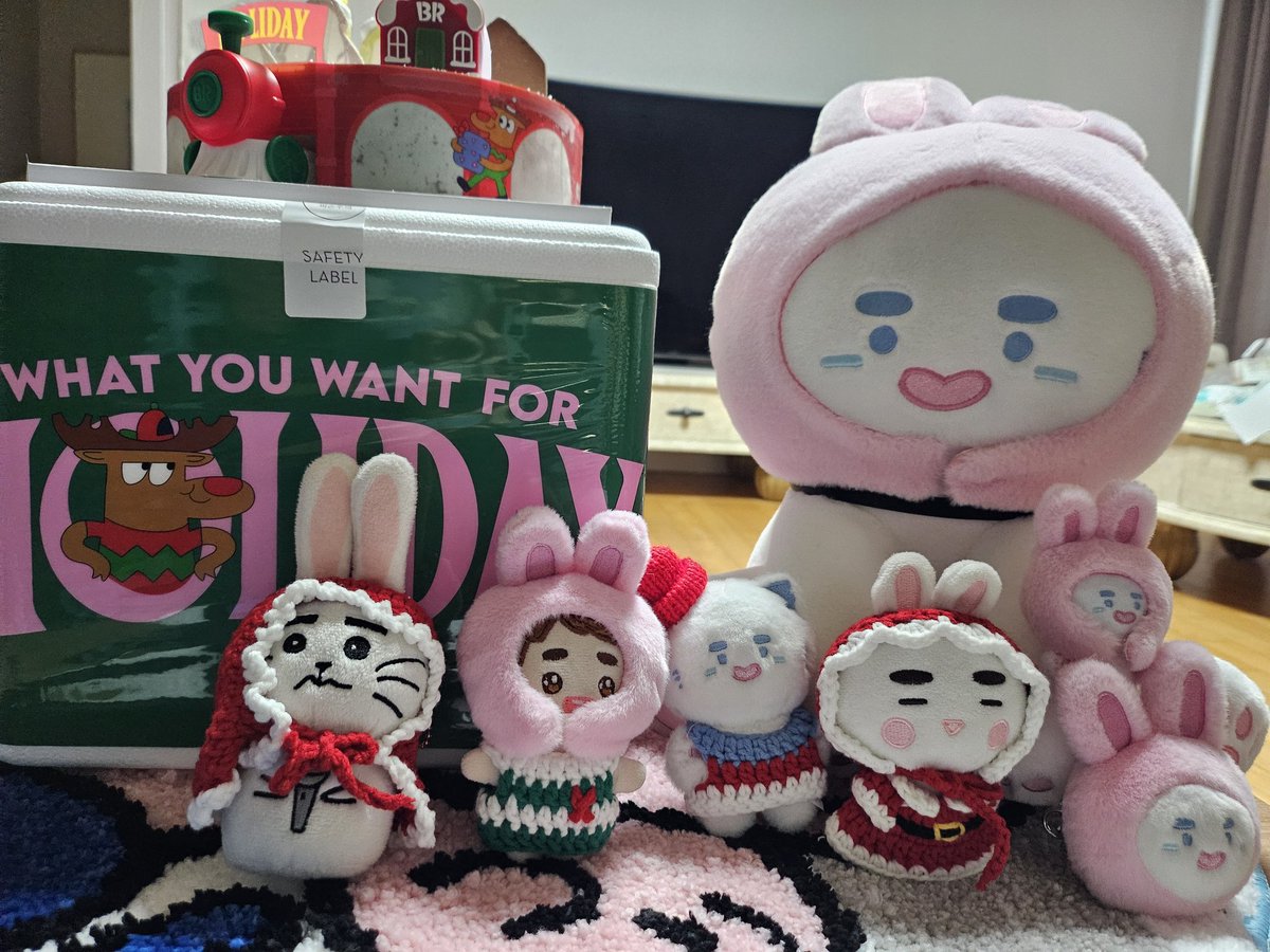 N5aLCS650oO5thg's tweet photo. 진기 만나러 부산엔 못갔지만
찡구왕,찡냥이와 함께 케잌에
촛불도 끄고 즐겁게 보내고 있어
오늘 공연도 잘하고
행복한시간 보내고와~~
#ONWE #SomedayChristmas_in_부산
#ONEW_CONNECTION https://t.co/Tx7o3mSwol