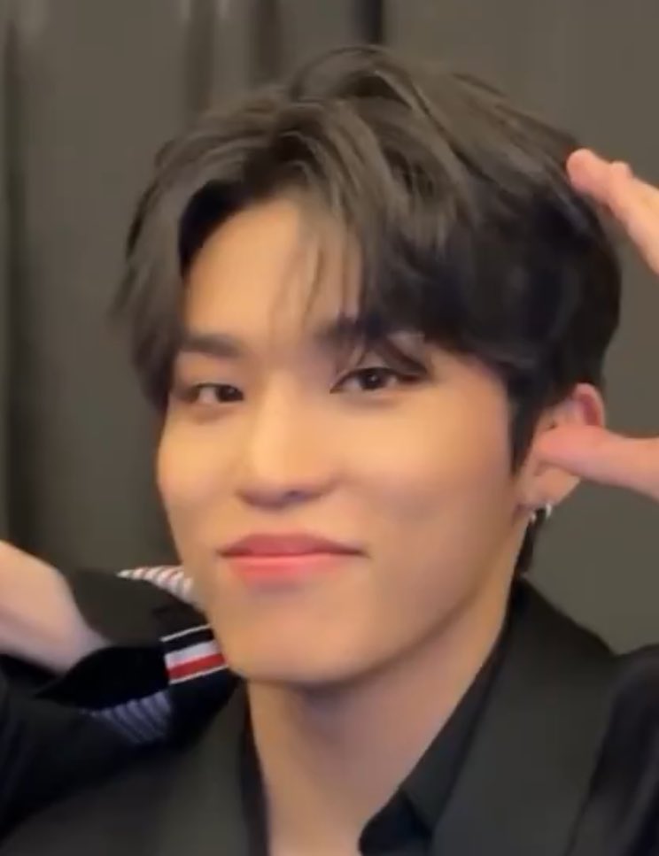 jexngwxx's tweet photo. park jeongwoo face card 💯 https://t.co/8bPoRtlvOU