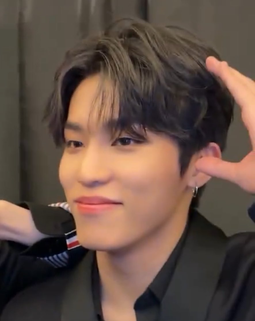 jexngwxx's tweet photo. park jeongwoo face card 💯 https://t.co/8bPoRtlvOU