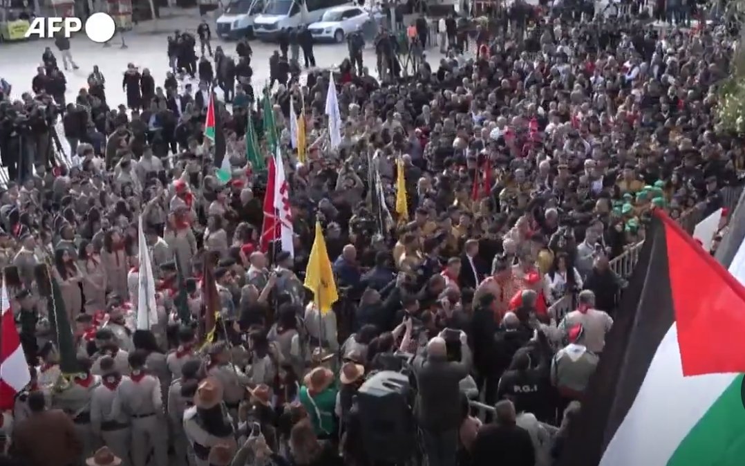 💥 Dopo che il Papa ha criticato Israele per non aver permesso al Cardinale Pierbattista Pizzaballa di visitare Gaza, i gruppi di pressione filo-israeliani di destra hanno lanciato sul pontefice la prevedibile, e sempre più vuota, accusa di antisemitismo. Ma a Pizzaballa