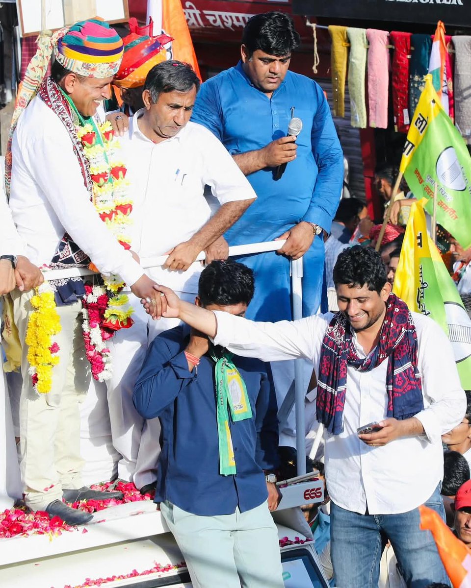 ShankarHuda's tweet photo. राजस्थान कांग्रेस प्रदेश सचिव, बाड़मेर युवा कांग्रेस के पूर्व जिलाध्यक्ष लक्ष्मण गोदारा जी को जन्मदिवस की शुभकामनाएं। 
@LaxmanINC https://t.co/LYZIx1vga7