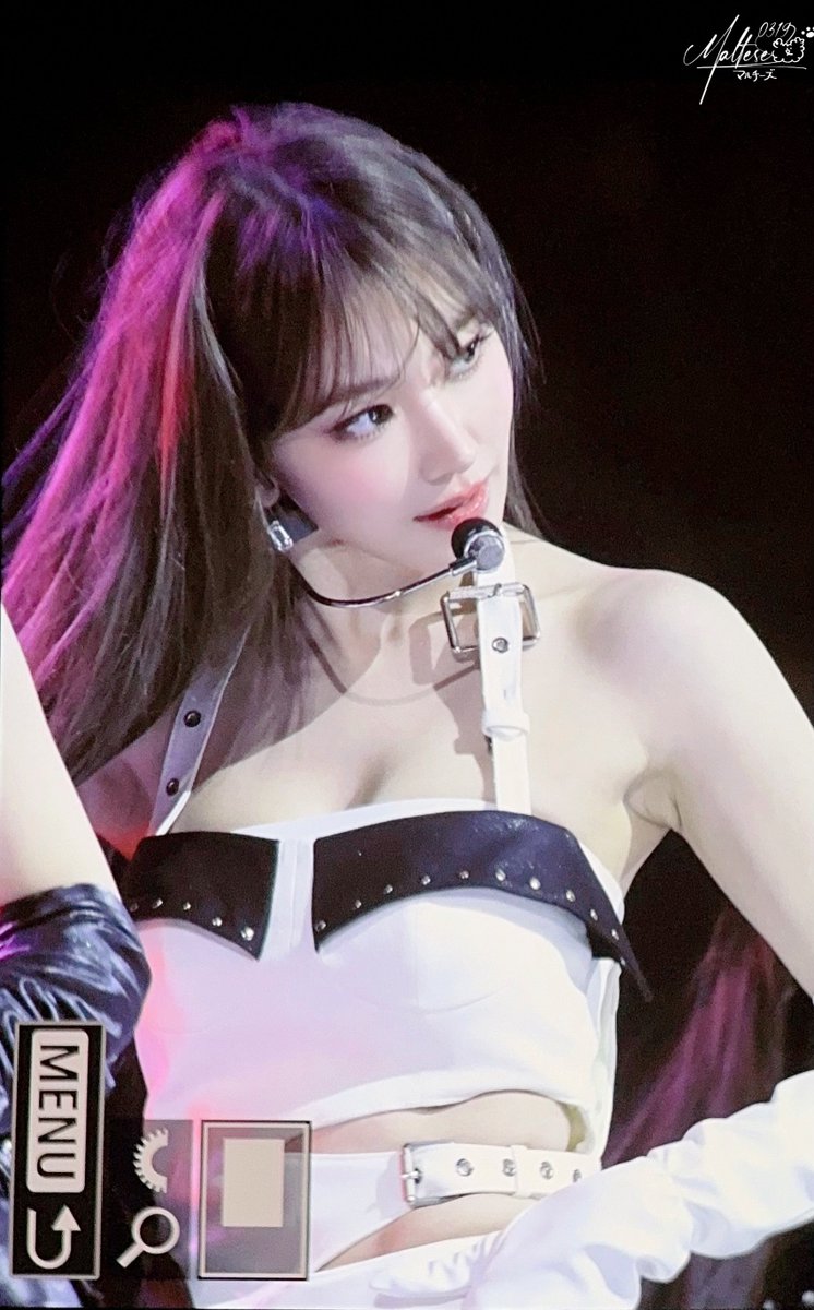 Maltese0319's tweet photo. 241225 가요대전 

#LE_SSERAFIM #르세라핌 
#宮脇咲良 #SAKURA #사쿠라 #ックラ https://t.co/K9tO7jL7XQ
