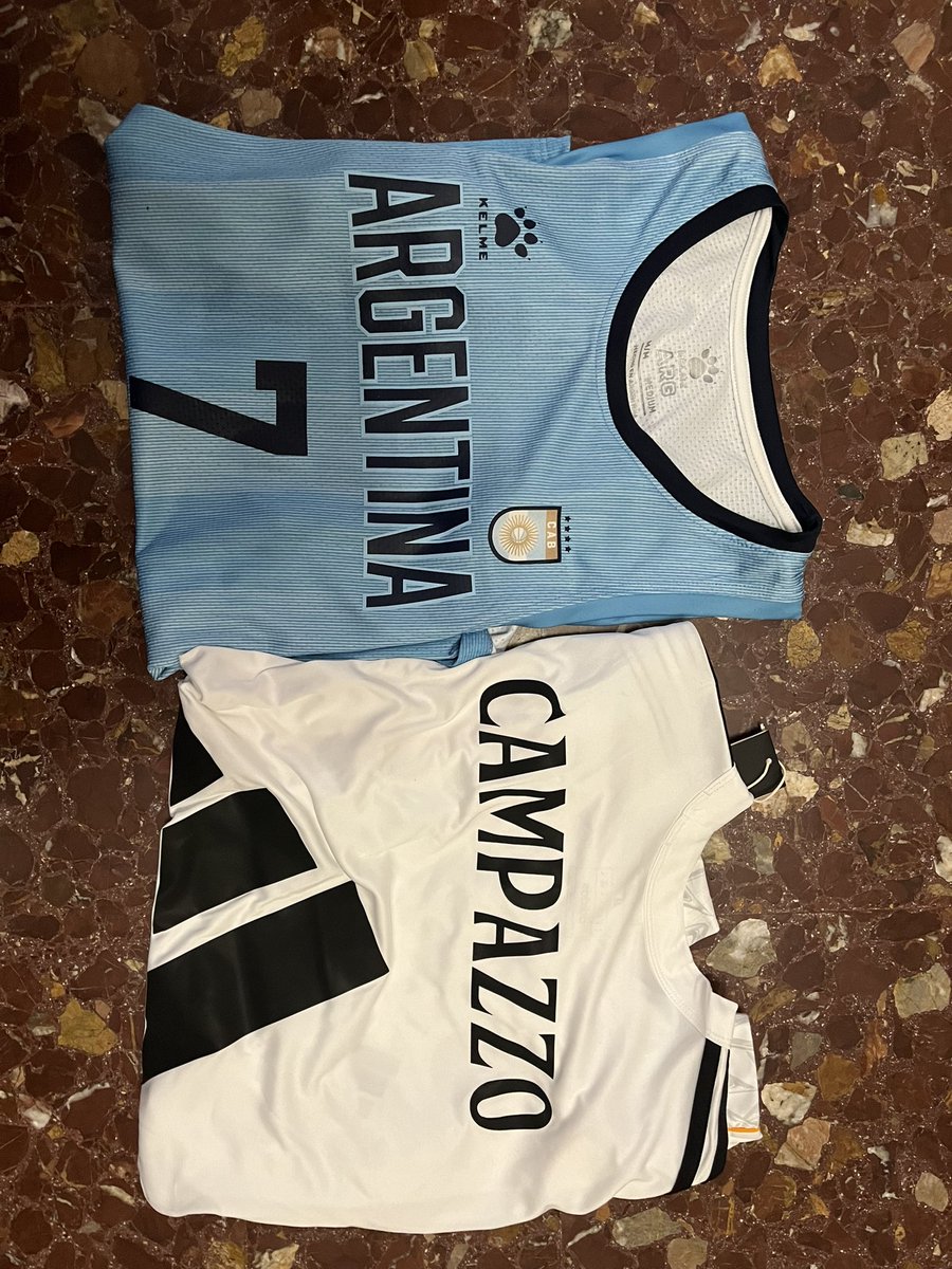 anabeeel99's tweet photo. Papá Noel se ha pasado el juego, ¿no crees? @facucampazzo https://t.co/cd31XKIfgo