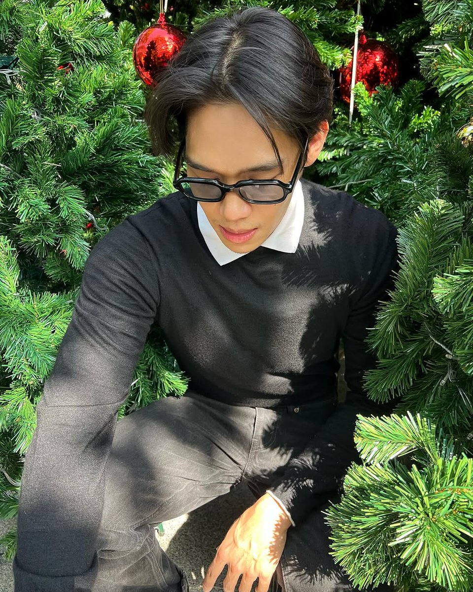 sofear_p's tweet image. Christmas or kid hod แต่กอดบ่ได้ 🌲✨

พี่เงินบ่ได้กล่าว 555555555555
หล่อเหลือเฟือ ใช้คำว่าหล่อได้เปลืองมาก 

#ngernnn #ทีมเงิน 🩶
Cr. IG : ngernnn