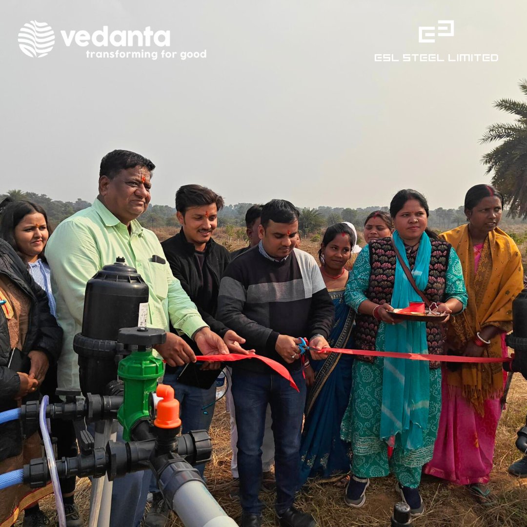 ESLSteelLimited's tweet photo. @ESLSteelLimited proudly celebrated #KisanDiwas, reaffirming its commitment to empowering farmers with sustainable practices. In partnership with @NABARDOnline &amp; Gramin Seva Sangh. Highlights from the event: Drip Irrigation &amp; Conoweeder distribution!
#ESLCares #ProjectWADI https://t.co/f2sK1T2yMV