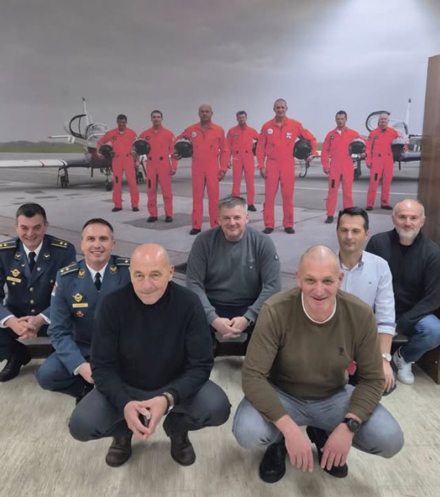 Akro grupa “Leteće zvezde”, druženje povodom dana VOC-a✈️📸 via Instagram Miodrag Ristić