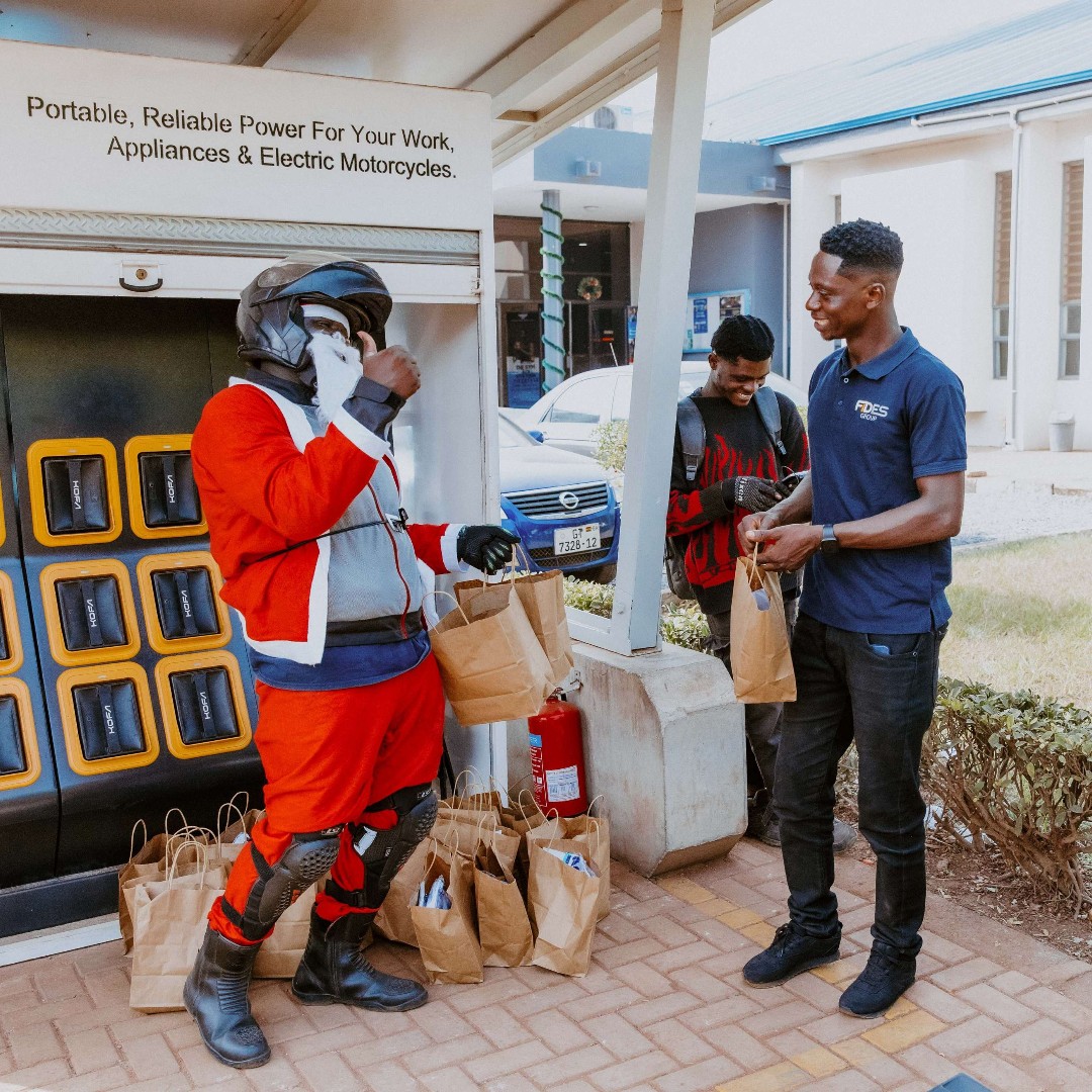 WeAreKofa's tweet photo. What a Friday! Santa traded his sleigh for a Kofa-powered Jidi, bringing joy to Abelempke, Kaneshie, and Aviation. Thanks to all Jidi riders and the community! Check out highlights below! #Kofa #ElectricMobility #SustainableEnergy #Jidi #Accra #ChristmasJoy #KofaCommunity https://t.co/yvFxSJXYT5