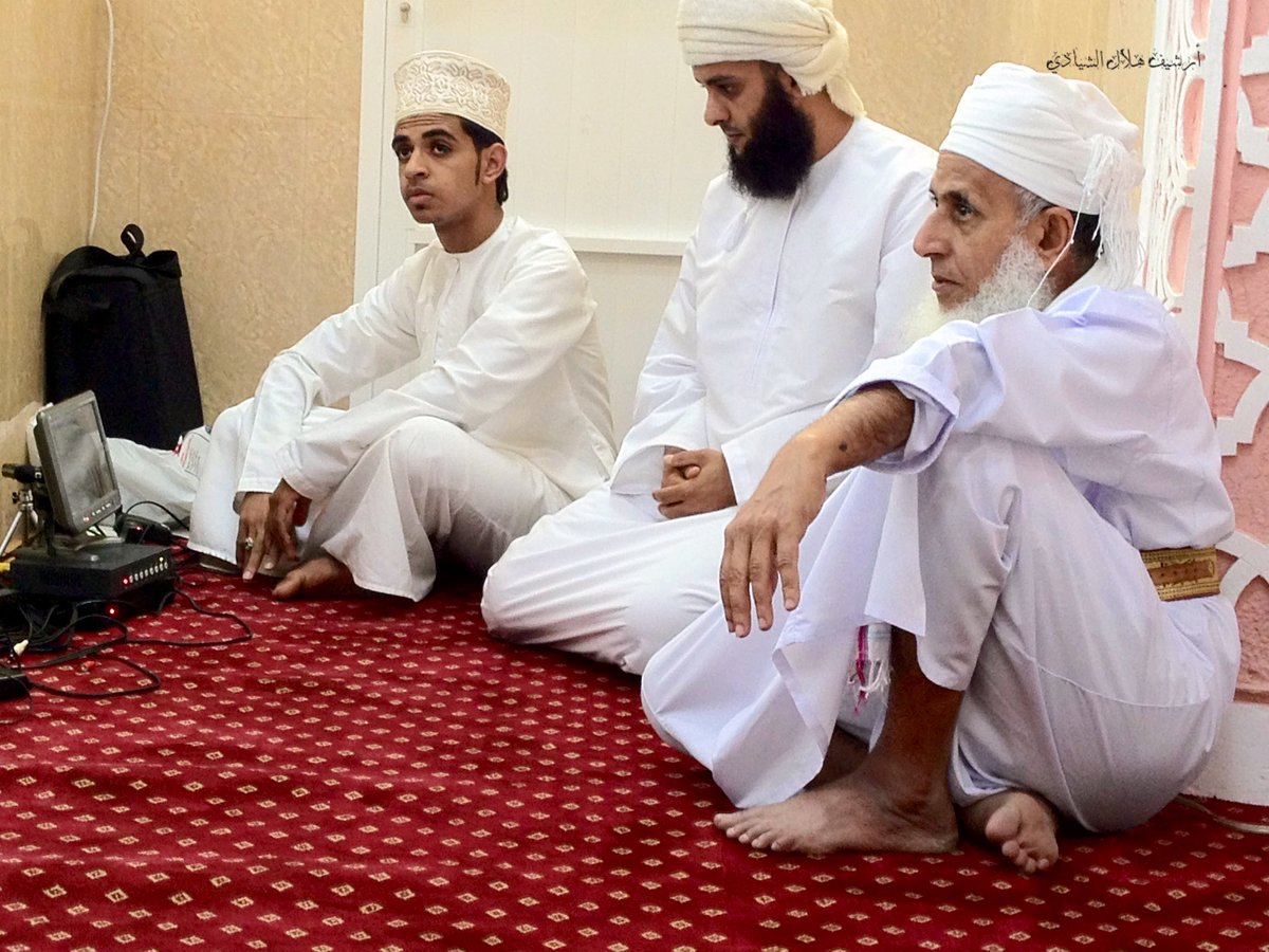AhmedAlfarei1's tweet photo. الشيخ #أحمد_الخليلي
"أنا عبد ضعيف من عباد الله  مفتقر الى رحمته وجميع العمانيين والمسلمين هم اخوتي ولايزيد قدري عن قدرهم فكلنا عباد لله."
فقد عرف عنه تواضعه تجاه كل من حوله وكان يقول كلمة الحق في كل موقف. 
حفظه الله ورعاه ونفعنا بعلمه وعمله رضي ��لله عنه وأرضاه https://t.co/yk2DD1kowR