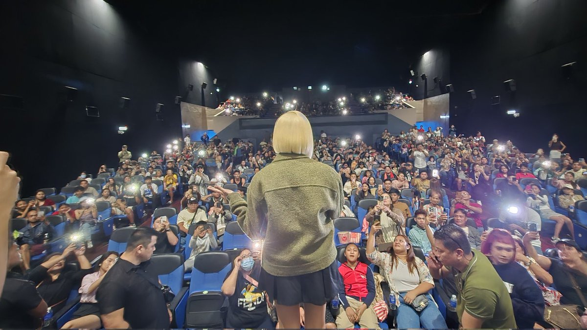 roxasydney's tweet image. #ViceGanda at SM City Bacoor 
#AndTheBreadwinnerls  

Congrats so much, Meme!