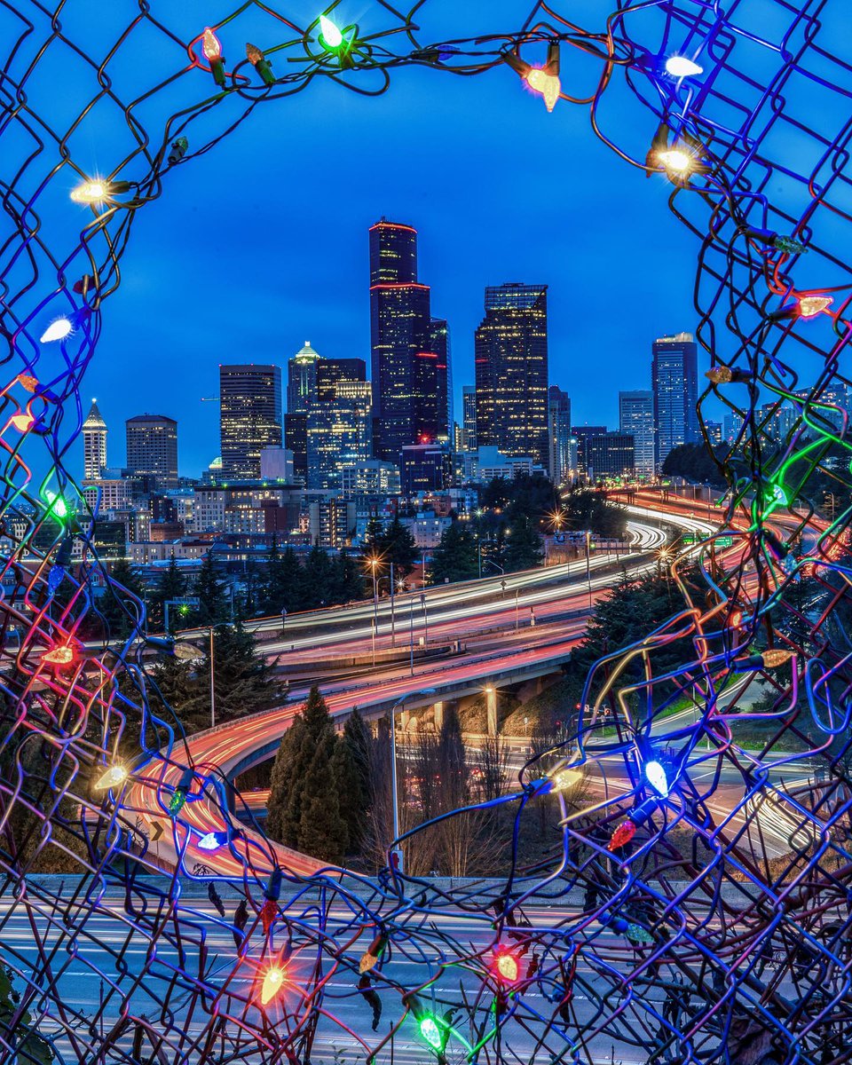 Seattle (@visitseattle) on Twitter photo Happy holidays from Seattle! Cheers to making festive memories in our beautiful city. βοΈ π 
β’
π·: aaronleitephotography on IG Happy holidays from Seattle! Cheers to making festive memories in our beautiful city. βοΈ π 
β’
π·: aaronleitephotography on IG