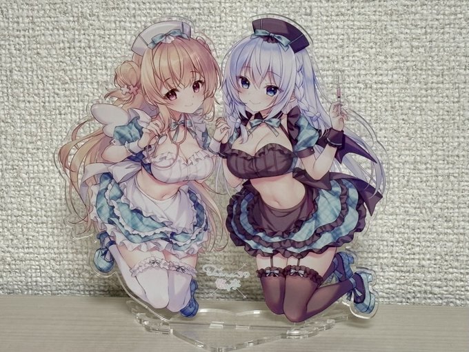 凛香さん(@yuyutei)との合作アクスタ届きました〜🥳
印刷めちゃ綺麗〜かわいい〜!!✨️
保護フィルムが貼ってあるので
剥がして飾ってくださいね🙌
 #C105 