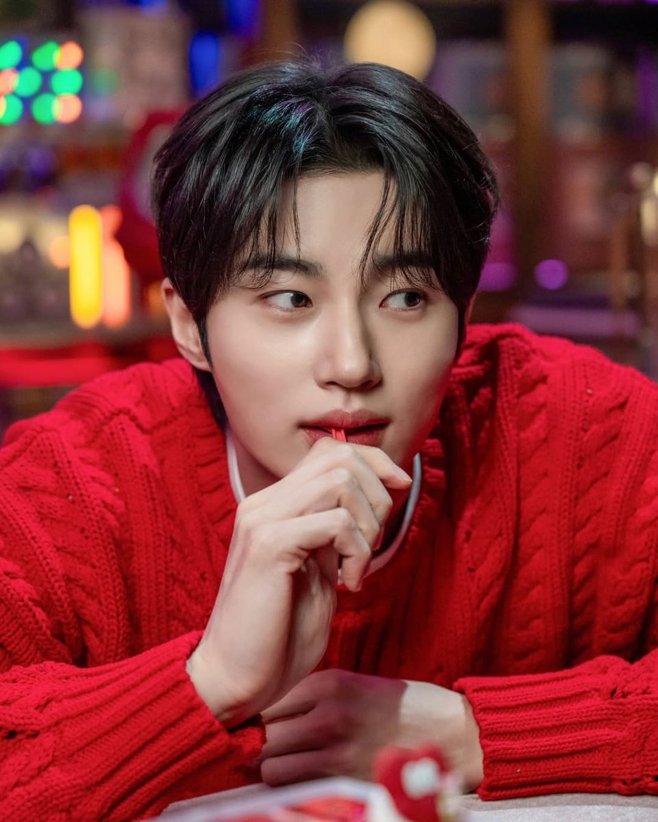 bwooseokglobal's tweet photo. 📸 20241225 varoent_official IG update

Happy Holiday with WooSeok🎅🎄
Behind Photos of #ByeonWooSeok for Baskin Robbins and Olens✨

#변우석 https://t.co/w0VwfC6HFC