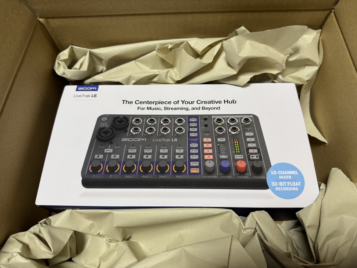 niji2416's tweet image. 気になる機材があったなら🎶
買いたい楽器があったなら🎶
届いたー
クリスマスプレゼントでは無いですよ
今後の為の準備です
録るぞー撮るぞー
#32BitFloat