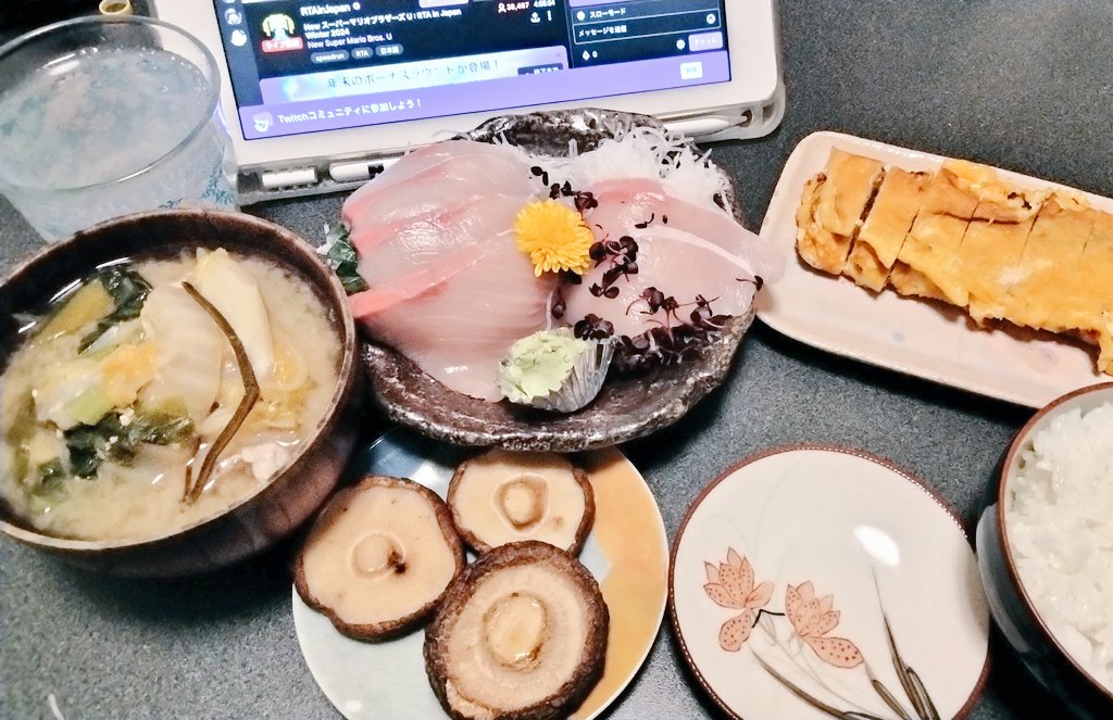 magyaaaar's tweet photo. 試験受かってた〜！勝利の刺身 https://t.co/uTUiKg3K2j