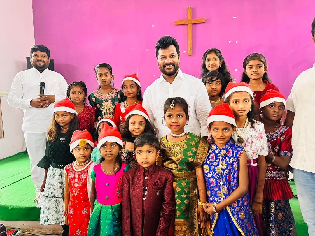JohnsonKTRS's tweet photo. ఖానాపూర్ నియోజకవర్గంలో జరిగిన క్రిస్మస్ వేడుకలకు హాజరై, క్రైస్తవ సోదర సోదరీమణులందరికీ క్రిస్మస్ పండుగ శుభాకాంక్షలు తెలపడం జరిగింది..
#happycristmas 
#Khanapur_Constituency
#BRSParty 
#Telangana https://t.co/EyYo9BKTFa