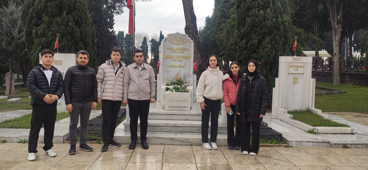 ARNAVUTKOYMEM's tweet photo. Mehmet Akif Ersoy’u Anma Haftası kapsamında ilçe öğrenci meclisi üyelerimiz Mehmet Akif Ersoy’un kabrini ziyaret ettiler. https://t.co/R38kvQyUA0