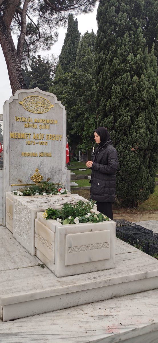ARNAVUTKOYMEM's tweet photo. Mehmet Akif Ersoy’u Anma Haftası kapsamında ilçe öğrenci meclisi üyelerimiz Mehmet Akif Ersoy’un kabrini ziyaret ettiler. https://t.co/R38kvQyUA0