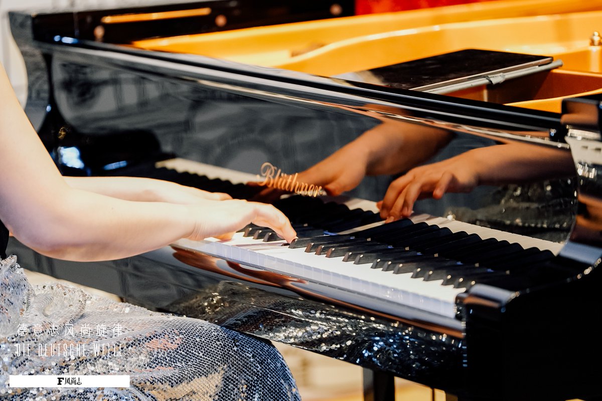 bluthner93473's tweet image. 𐂂.❅🎄✨🎄✨🎄✨🎄🎅🏻
愿博兰斯勒的琴音如同圣诞的灯火
照亮这个冬夜，也照亮每一位热爱音乐与艺术的心灵

#blüthner #bluthner
#weiluopianist #MerryChristmas