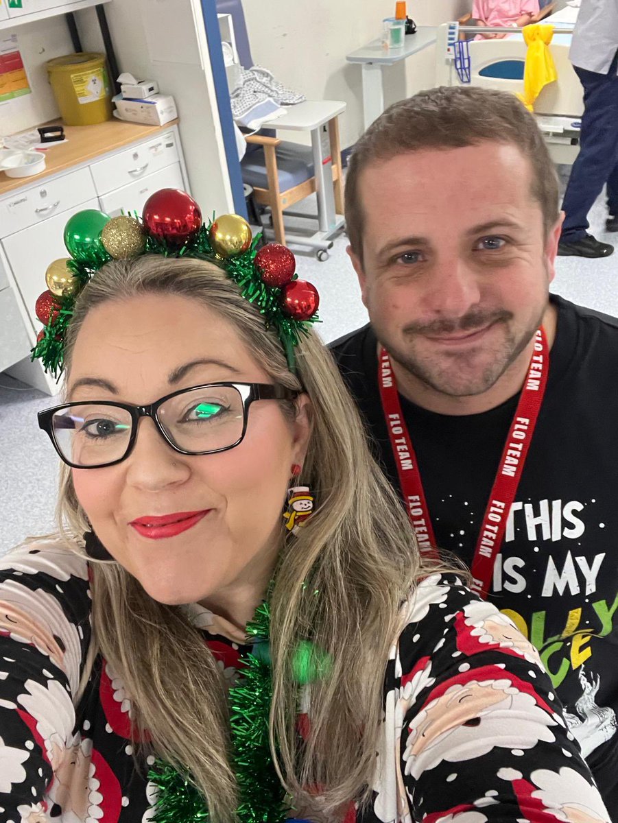 Family Liaison Team (@flo_phu) on Twitter photo Harry and Tara are in today helping our lovely patients stay connected with their loved ones who are unable to visit on Christmas Day 🎄 #MerryChristmas from the FLO team who are #proudtobeaFLO and #proudtobePHU 🎉🎅🎄<a href="/PatientExpPHU/">Patient Experience Team PHU</a> Harry and Tara are in today helping our lovely patients stay connected with their loved ones who are unable to visit on Christmas Day 🎄 #MerryChristmas from the FLO team who are #proudtobeaFLO and #proudtobePHU 🎉🎅🎄<a href="/PatientExpPHU/">Patient Experience Team PHU</a>