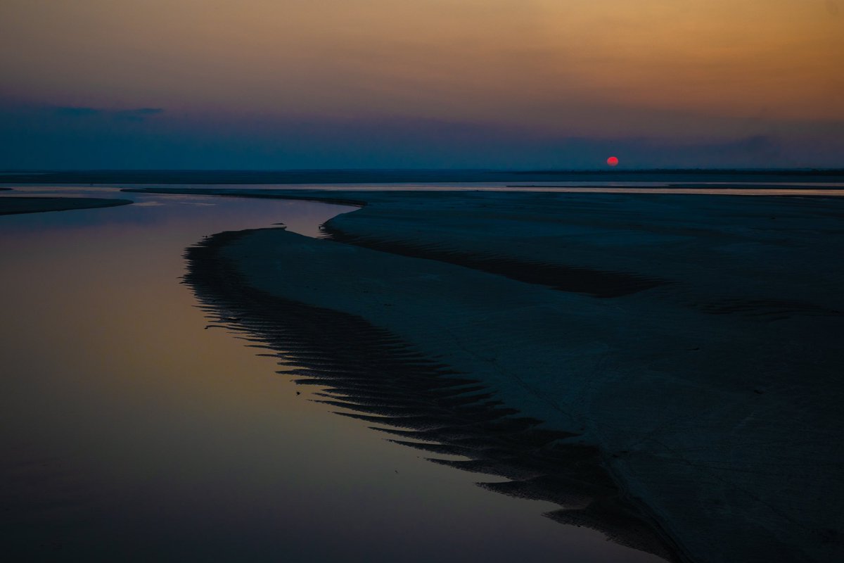 ShadowsGalore's tweet photo. A serene winter sunset by the Brahmaputra https://t.co/RZxhX665IJ