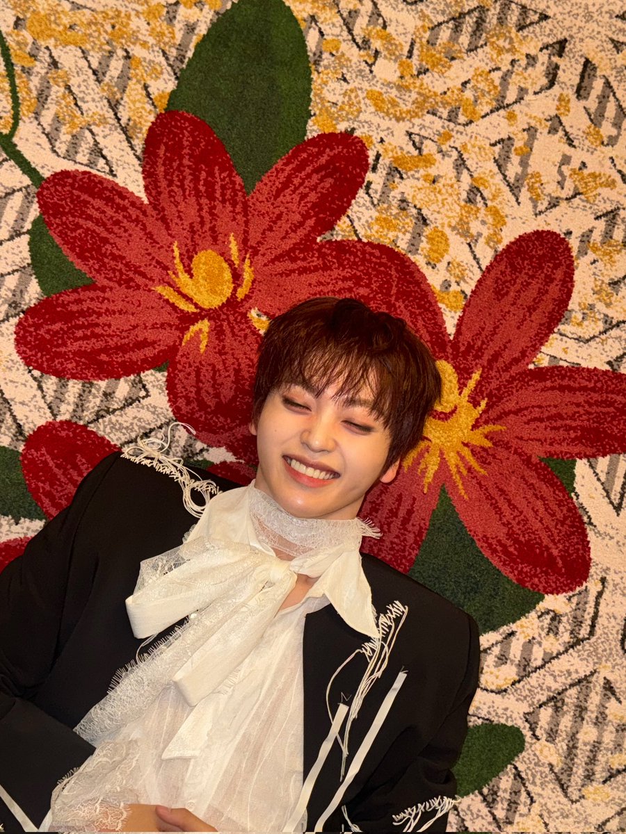 SHJniverse's tweet photo. [TRANS] 241225 #SHJ_bbl🫧

11:36 PM KST

🍋: yn, are you having a good Christmas??
🍋: [Image]
🍋: [Image]
🍋: [Image]
🍋: [Image]
🍋: I dyed my hair
🍋: I dyed it red-brown https://t.co/FxHeTdHQh1