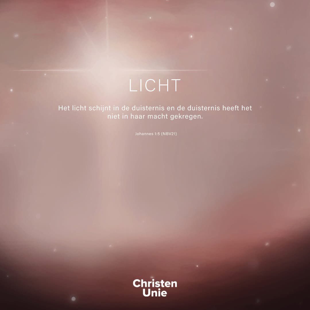 Gezegende kerstdagen gewenst ✨

De laatste ‘Boodschap van Hoop’ is geschreven door Mirjam Bikker over het thema: Licht. Deze is te lezen op christenunie.nl/boodschapvanho…

𝘋𝘦𝘻𝘦 𝘬𝘦𝘳𝘴𝘵𝘬𝘢𝘢𝘳𝘵 𝘪𝘴 𝘰𝘯𝘵𝘸𝘰𝘳𝘱𝘦𝘯 𝘥𝘰𝘰𝘳 𝘏𝘶𝘪𝘴 𝘷𝘢𝘯 𝘔𝘪𝘫𝘯
