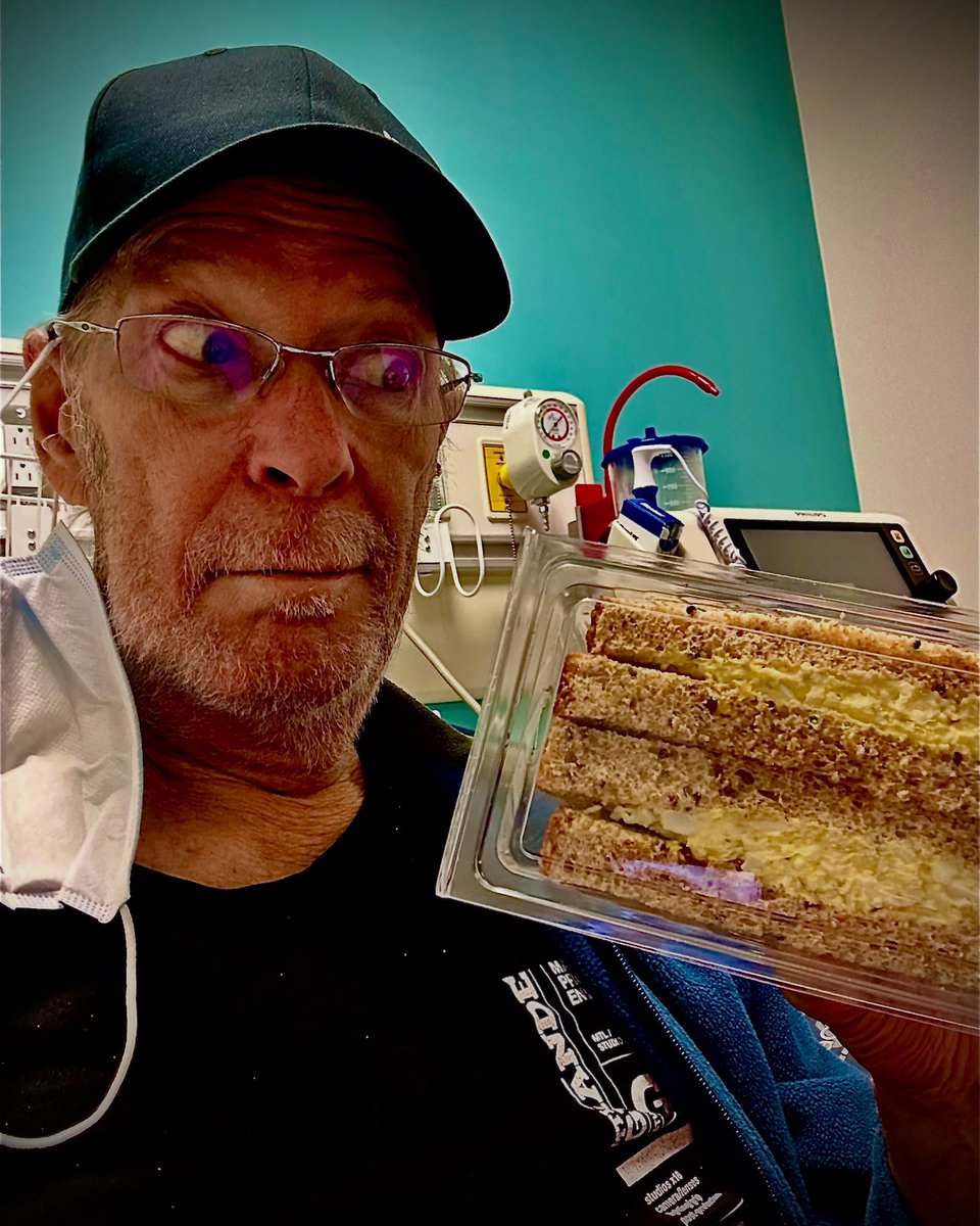 Manatwork2's tweet image. 🎄🎄Ça, c’est ma bûche de Noël du CHUM! Faque, on se calme 😆. Plus sérieusement, en ce 25 décembre 2024 et donc, jour de Noël, je vous souhaite de Joyeuses Fêtes!! J’espère que vous êtes entourés de ceux que vous aimez et que la vie vous gâte. On continue les transfusions ❤️🎄🎄