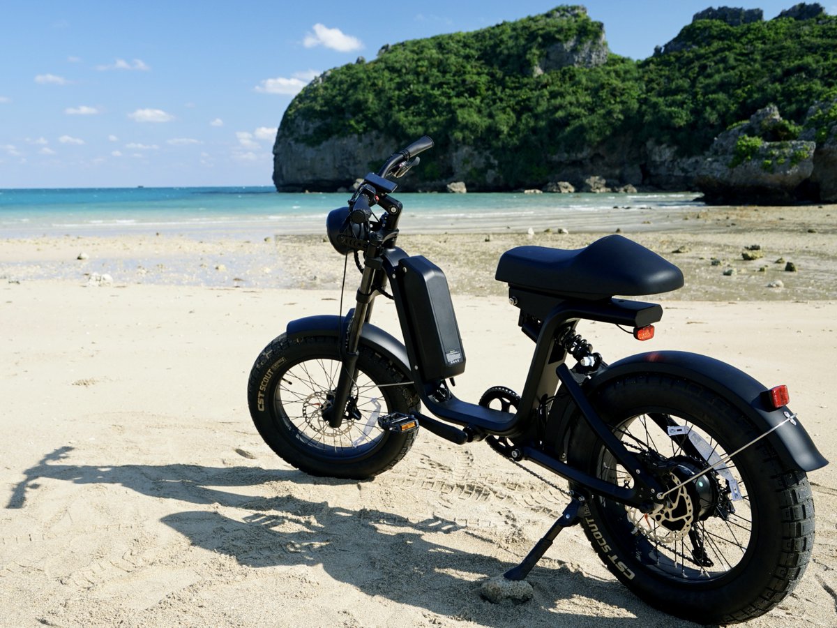 jtech_japan's tweet photo. 寒い日が続いておりますので、ここで、沖縄の海🏝️とうちの04Wを置いておきます。

ちょっと宣伝：
1本曲げのフレーム使ってます。溶接箇所が少ないので頑丈です💪
新幹線🚄の車両で使用されるようなタフなアルミ素材使ってます。UACJ製です。
環境と人体にやさしい粉体塗装使ってます。
自転車の製造は、沖縄県うるま市の工場で行ってます。
沖縄の工場に来て頂ければ、試乗🚵‍♀️できます。（予約制）
今なら公式サイトにて10％オフ✨クーポン使えます。

https://t.co/jqf309XeDx 

#寒い
#気分だけでも沖縄

#電動自転車
#日本製
#エココンシャス
#10パーセントオフ

#JGM #GreenRideLife #ebike #J_TECH