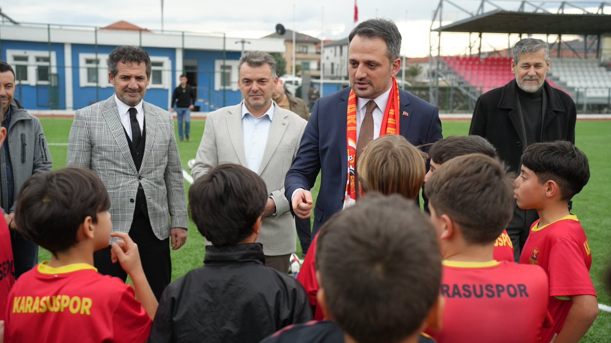 📍 Karasu Stadı

Gençlik ve Spor Bakan Yardımcımız Sn. Dr. Enes Eminoğlu, Karasu Bld. Bşk. İshak Sarı ve  İl Müdürümüz Nevzat İnanç ile birlikte Karasu Spor antrenmanını ziyaret ederek alt yapı sporcuları ile buluştu.