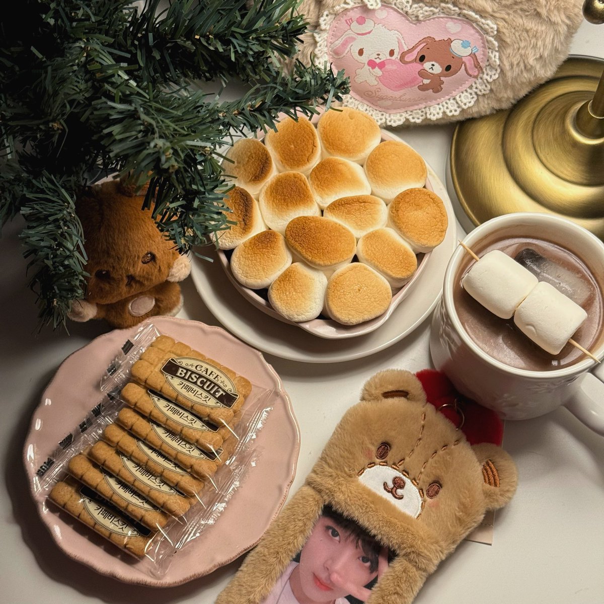 urbabyuwu_'s tweet photo. Iced Mint Choco + S’mores = ♥️🎄🎁🐻 https://t.co/KmgDRQ5F0a