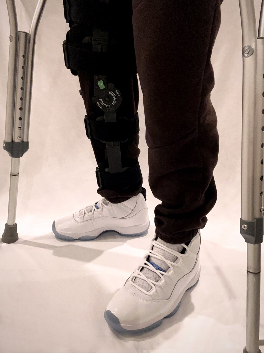 DirtySBs's tweet photo. Down to one crutch. Had to use two to get down the stairs 😅 Nike Jordan 11 Legend Blue Highs.

Merry Christmas, Happy Hanukkah, Happy Holidays to all who celebrate! Hope you guys have a wonderful day 😁

#nike #sneakerhead #yoursneakersaredope #sarcast #SNKRS #kicksmas #sneakers https://t.co/yk62foIfsb