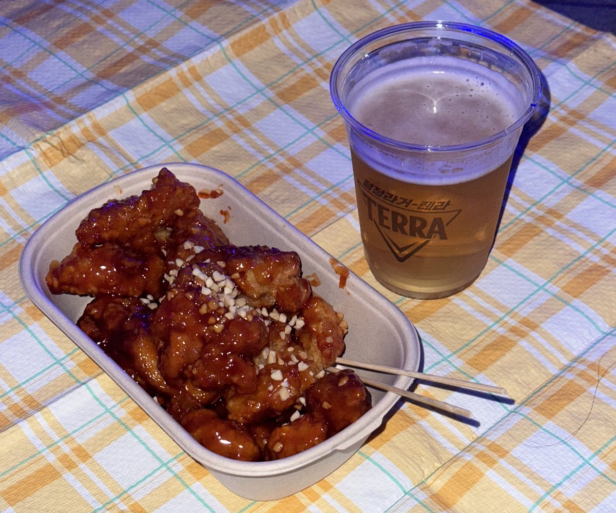 dic_bus's tweet photo. @o_o_hooo 샘 저랑 메뉴가 겹치시네여 이집 생맥 존맛.. ㅎ
오늘 해피메리크리스마스셨길 바라요오..~~ 🎅🏻 https://t.co/b1O0SLLVtn