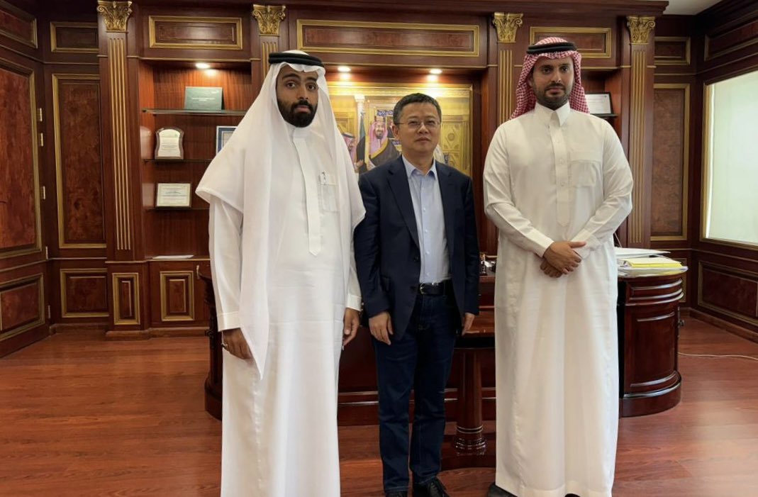 سعدنا بزيارة السيد توم مدير عام الرافعات لشركة ساني الدولية بالعالم ومناقشة الفرص بما يعكس الأعمال المشتركة
