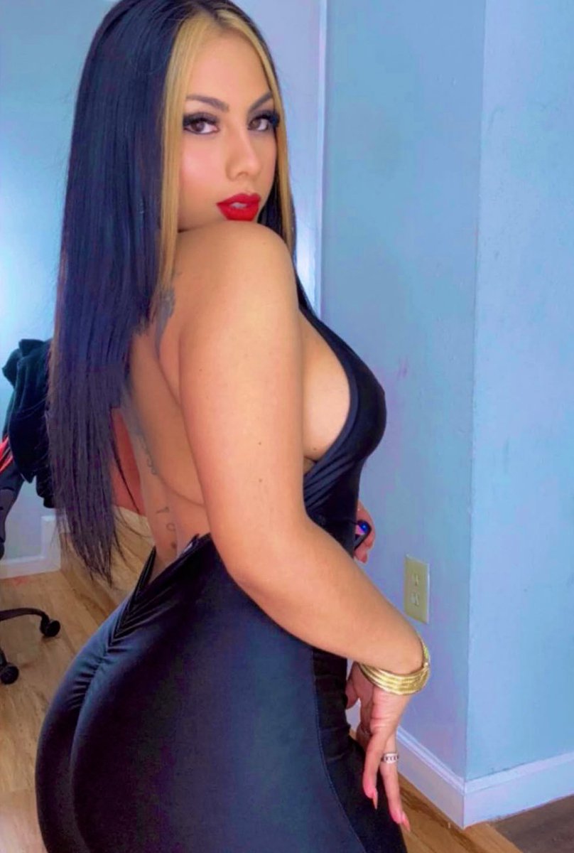nalgona_edith25's tweet photo. Merry xmas 🎄 Dm #cocktribute #cumtribute #cumslut #bbc #bwc #hondureña #catracha #putona #quierovergagrande #bigbooty #nalgona https://t.co/ShMwFn1V7T