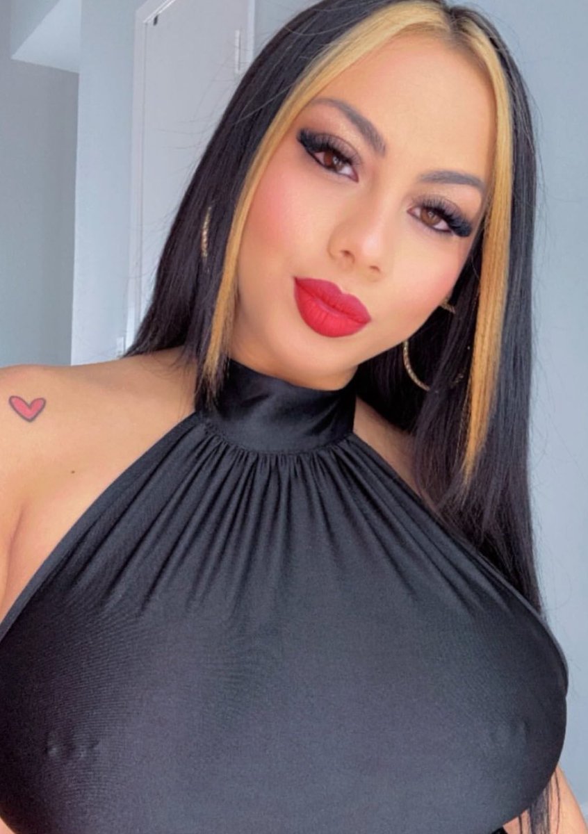 nalgona_edith25's tweet photo. Merry xmas 🎄 Dm #cocktribute #cumtribute #cumslut #bbc #bwc #hondureña #catracha #putona #quierovergagrande #bigbooty #nalgona https://t.co/ShMwFn1V7T