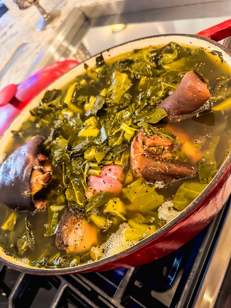 stogiedad's tweet photo. Welp, my part of #ChristmasDinner is doneโฆ#pulledpork and #collards ready for the feast. Did a little taste test, that pig is fire! ๐ ๐ฅ ๐จ ๐ ๐
๐ป https://t.co/2vt1FIZQe2