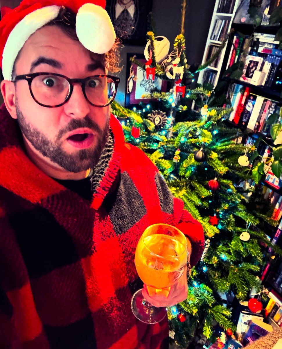 Merry Christmas to you and yours!

I hope you get everything you want, whether that’s full of food and family, not celebrating at all or just peace and quiet!

B
x