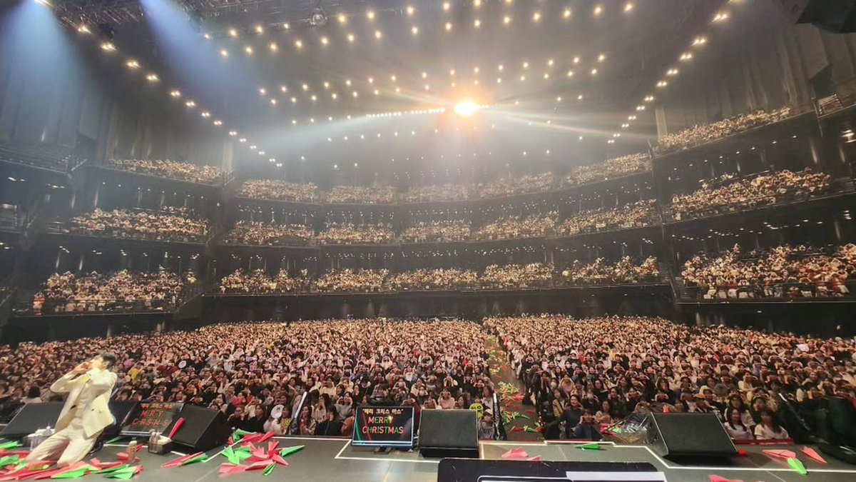 Banbi89095659's tweet photo. jazzsungjin
・・・
12/25일 크리스마스 도쿄콘서트 !!! 
행복했던 시간 !!!! #지창욱 #팬미팅 https://t.co/elVPbmHZ9E
