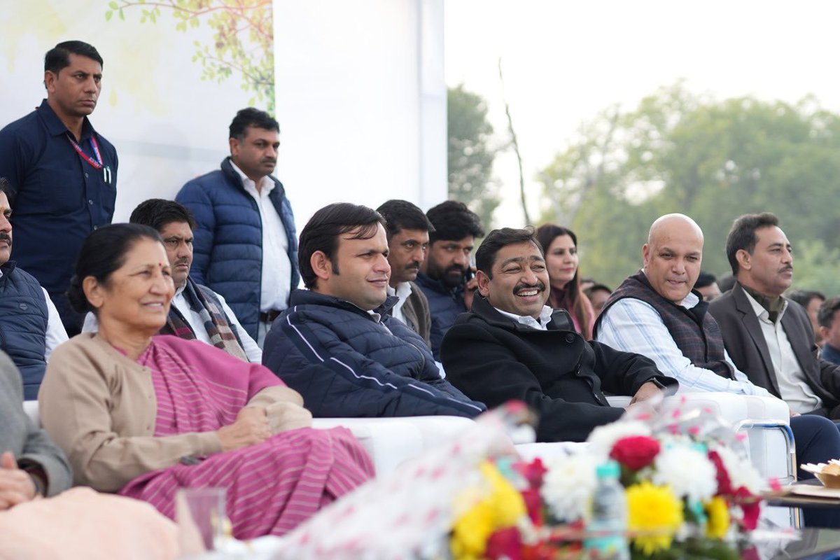 sportsunihr's tweet photo. आज हरियाणा के ऊर्जावान खेल मंत्री श्री गौरव गौतम जी, अध्यक्ष श्री मोहनलाल बड़ौली जी और राई विधायक श्रीमती कृष्णा गहलावत जी ने हरियाणा खेल विश्वविद्यालय का दौरा किया 

#roadmap7to70medals #suoh #haryana #sonipat https://t.co/p4jLDgk1d1