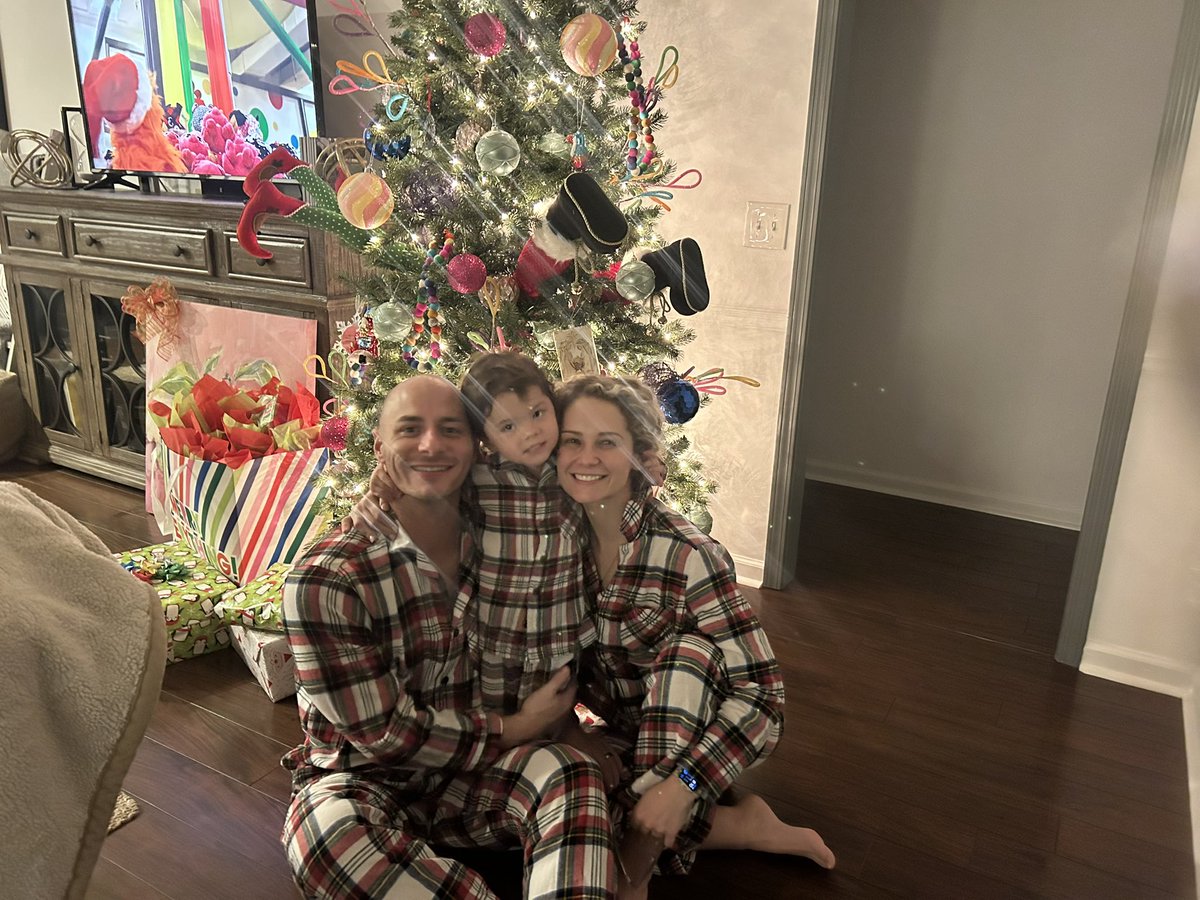 DieselCrane's tweet photo. Merry Christmas! 🎄🎁 https://t.co/VjxbZYdReW