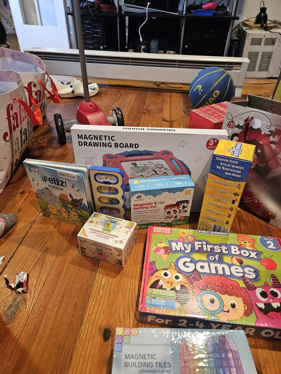 Dnt_TestMe's tweet photo. What a memorable Christmas for my baby!! 🎅🏾🎄  Thank you to all the #RichAuntiesRichUnclesXmas that made this happen for us this year. I could not have done it without this kind of help. 

Merry Christmas!! https://t.co/Uy1jmFg4Xr
