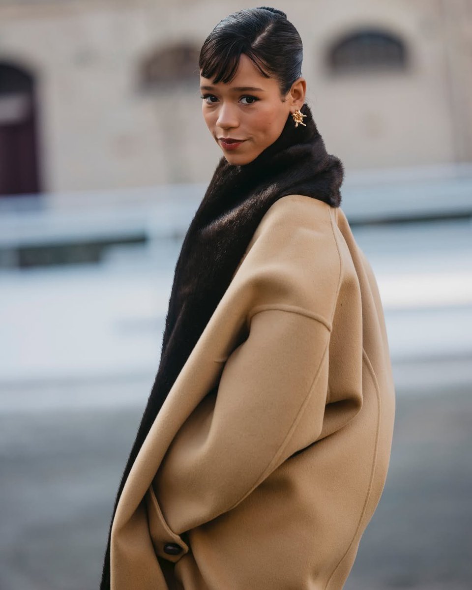 new/old picture of taylor at the loewe fw24 show