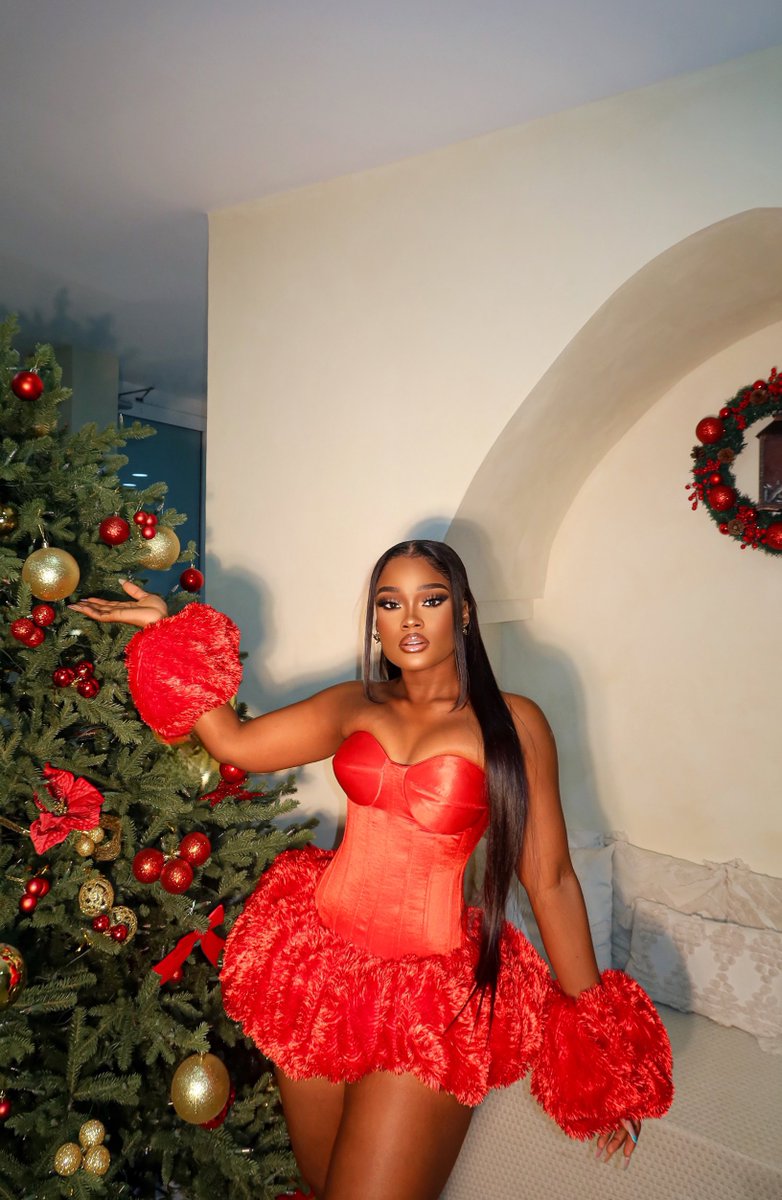Official_CeeC's tweet photo. Wishing you love, light, and a little extra sparkle this Christmas. 🎄❤️💕
#MerryChristmas https://t.co/g0je7ClS1l
