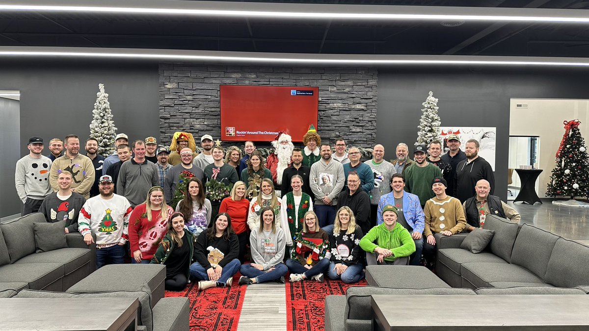 49__degrees's tweet photo. Family is everything. 
Wishing you and your loved ones a Merry Christmas from our family to yours! https://t.co/FTPzNKI0Jp