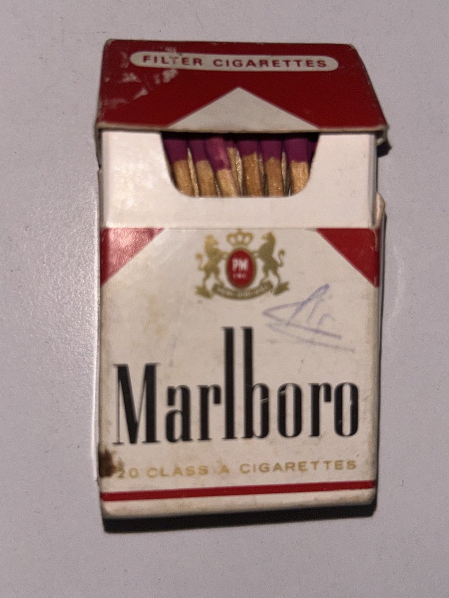 Evde bulduğum kibrit kutusunun mükemmelliğine bakın.🫣