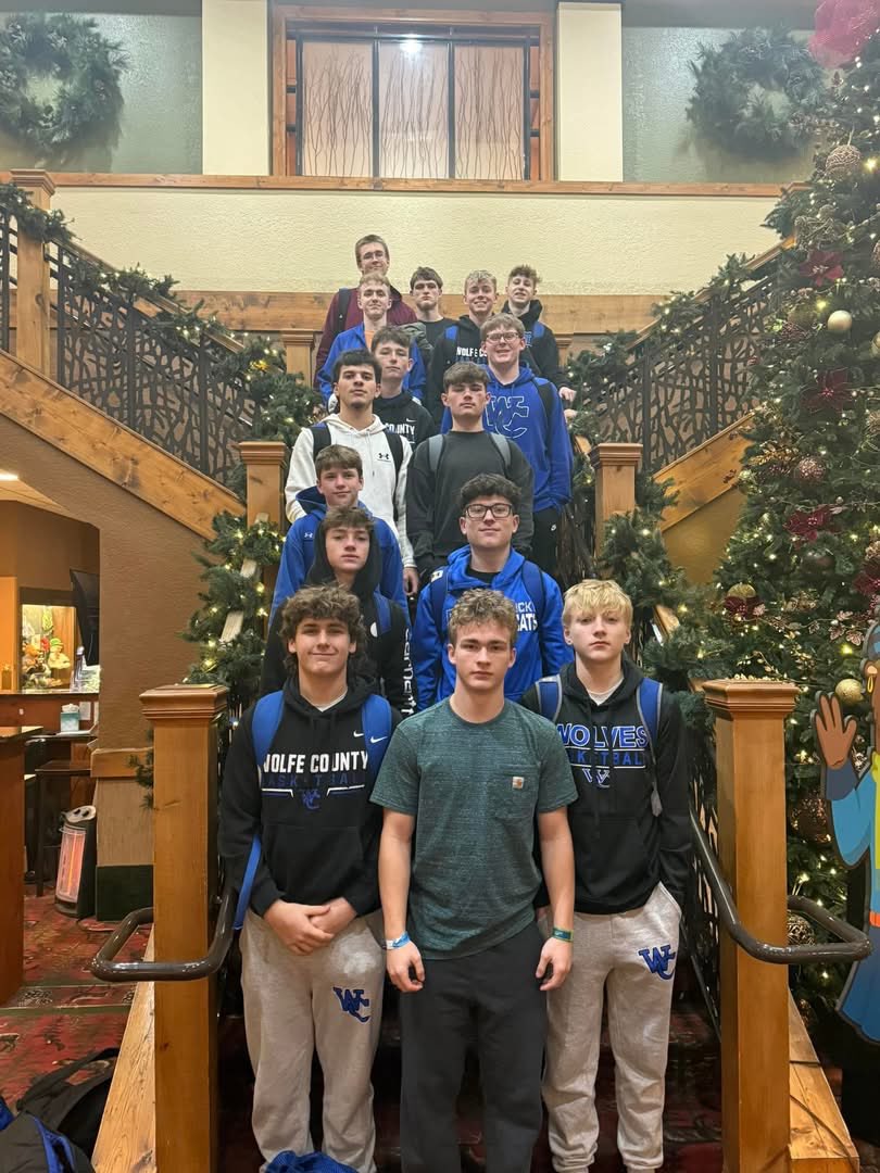 WCBballWolves's tweet image. Merry Christmas to all from Wolfe County Basketball.  OUTSTANDING group of young men on our team!!!  On behalf of all of our  current and former players and coaches, we wish you a great Holiday Season!!!  GO BLUE